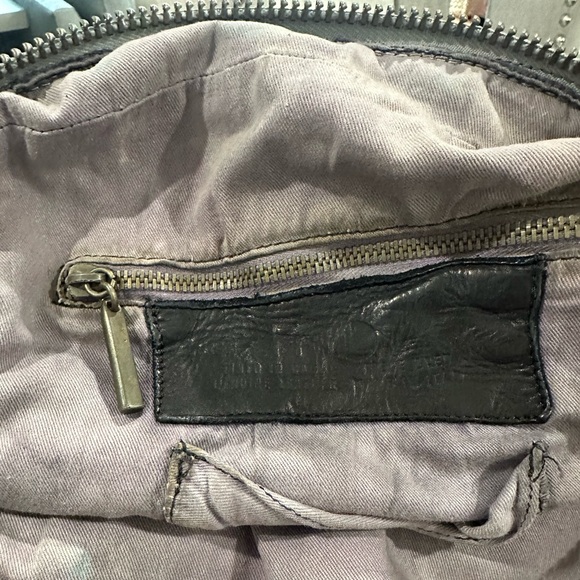 Black vintage leather backpack 
Not sure what the brand is?? - Picture 5 of 7